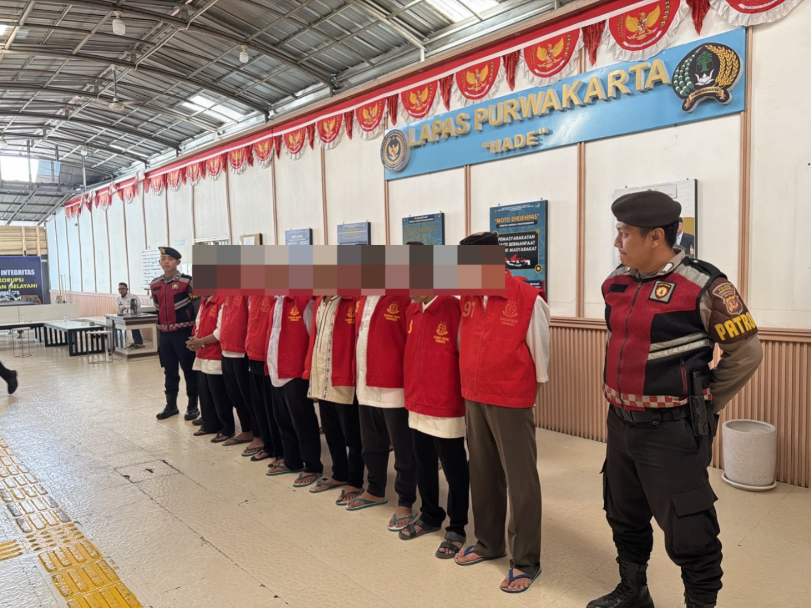Pastikan Proses Persidangan Aman, Sat Samapta Polres Purwakarta Kawal 19 Tahanan ke Pengadilan