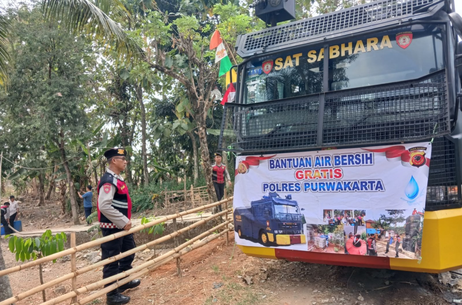 Polres Purwakarta Salurkan Air Bersih untuk Warga Terdampak Kekeringan di Mulyamekar