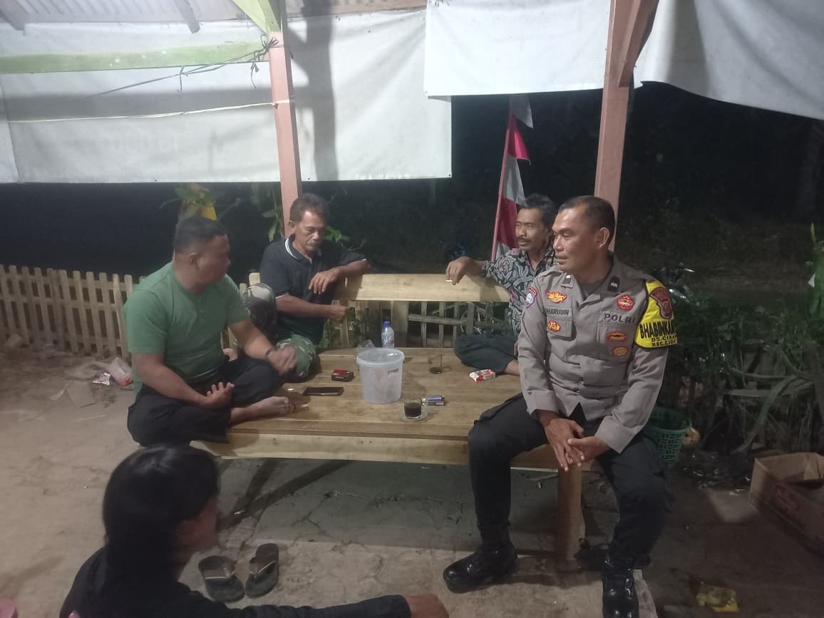 Bhabinkamtibmas Polsek CIbatu Sambangi Warga, Pastikan Lingkungan Tetap Kondusif
