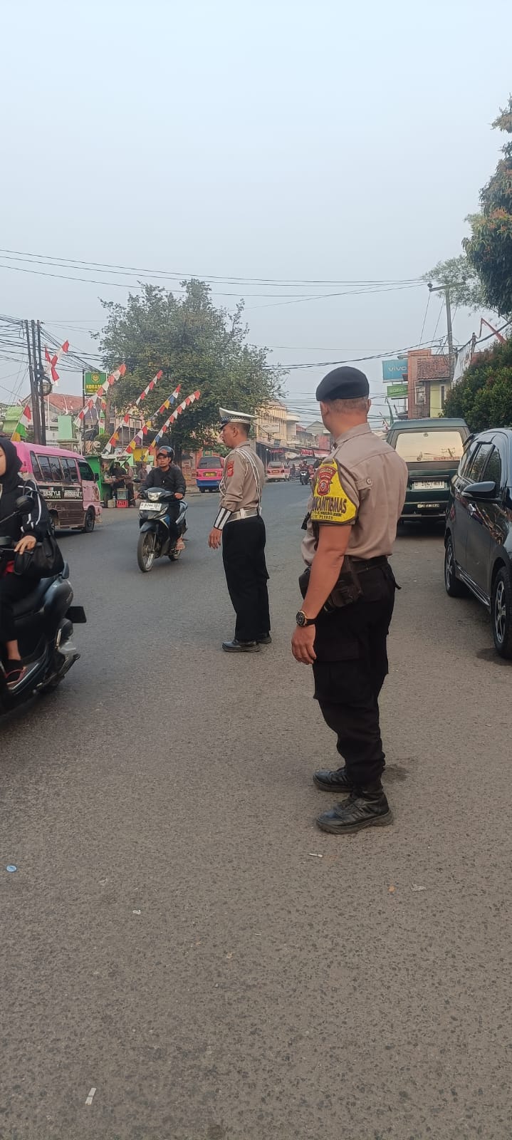 Bukan Sekadar Mengatur Jalan, Polsek Plered Hadir Pastikan Aktivitas Warga Berjalan Aman