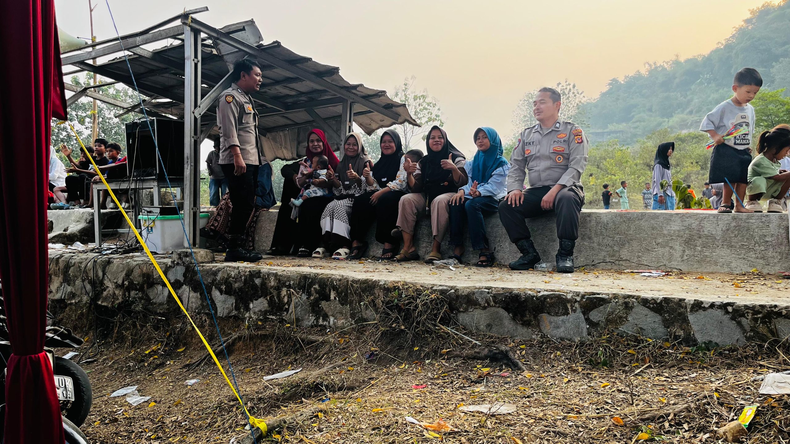 Saat Warga Menikmati Hari Libur, Polsek Plered Hadir Menjaga Rasa Aman