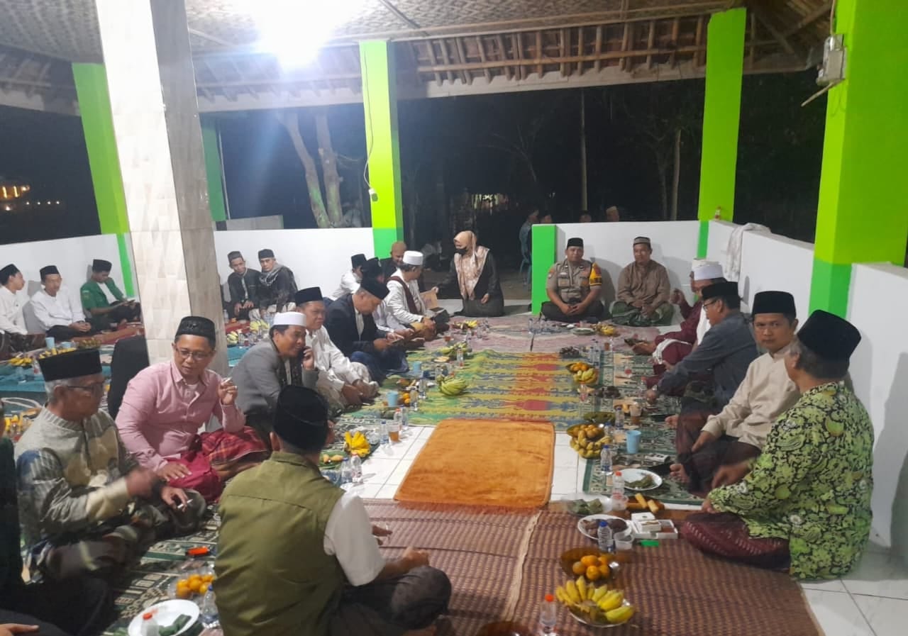 Dari Lantunan Sholawat ke Kepedulian Sosial, Maulid Nabi Satukan Masyarakat Desa Benteng