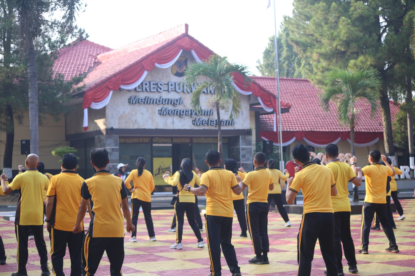 Awali Hari dengan Semangat, Polres Purwakarta Gelar Apel Pagi dan Senam Bersama Tingkatkan Kebugaran Personel