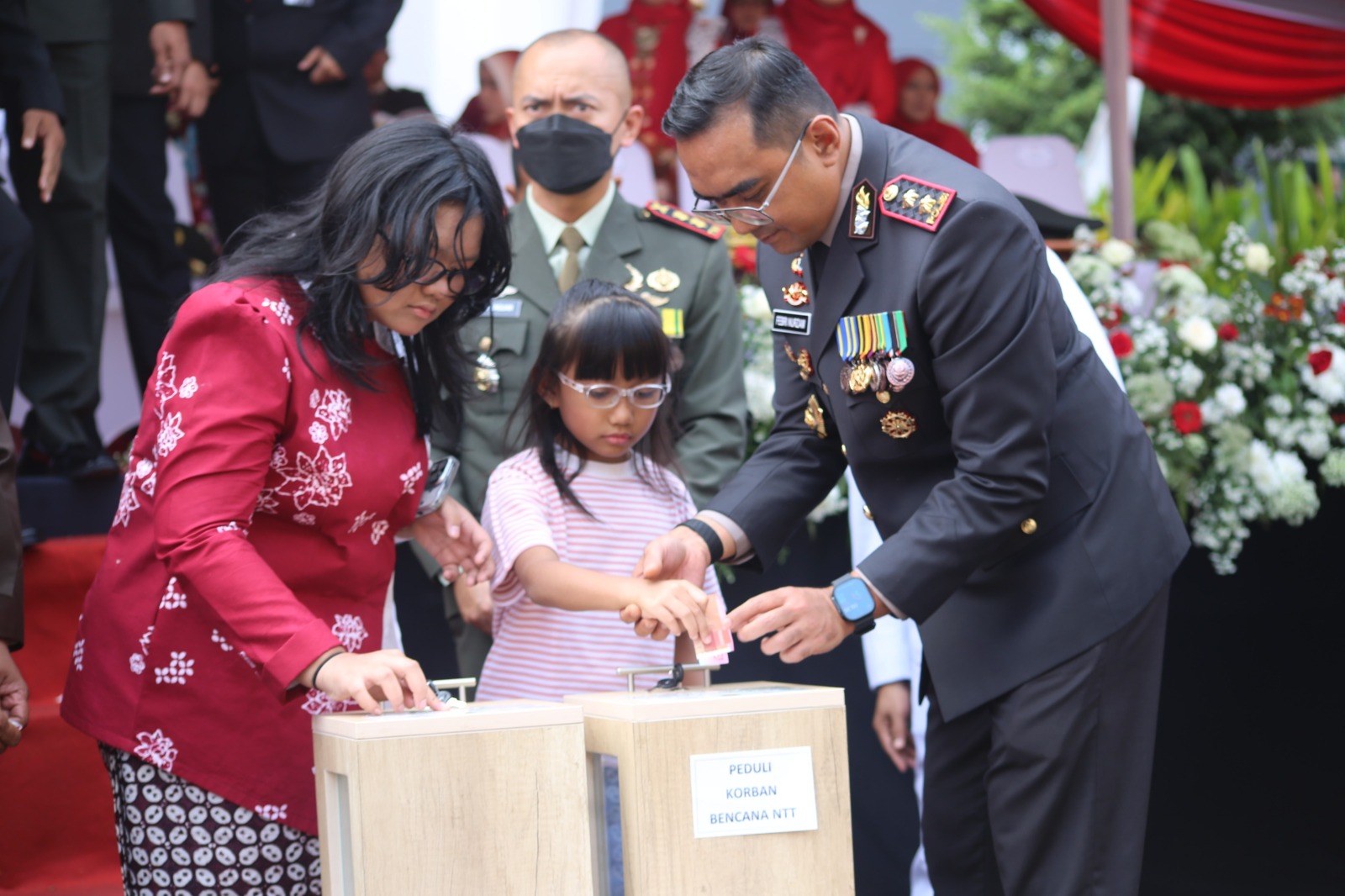 Hadiri Karnaval Mobil Hias, Kapolres Purwakarta Bersama Keluarga Isi Donasi untuk Korban Gempa NTT