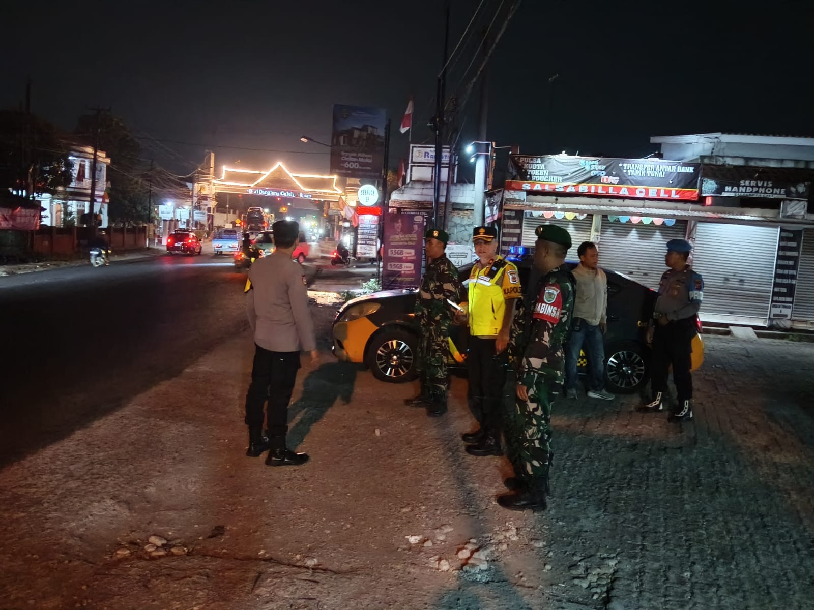Malam Hari Tetap Terjaga, Polsek Bungursari dan Koramil 1907 Hadir Pastikan Warga Beraktivitas dengan Aman