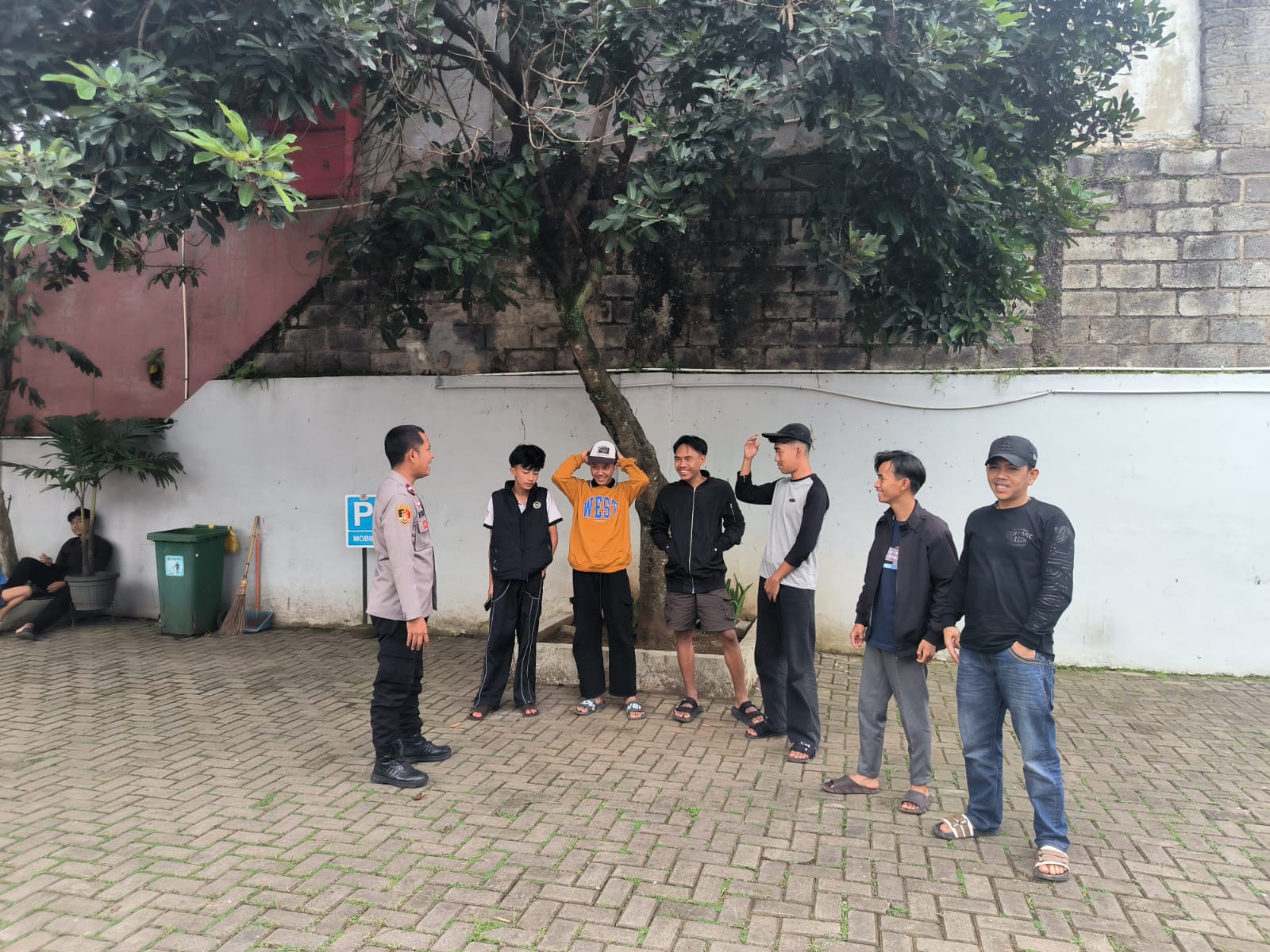Patroli Gabungan Polsek Plered, TNI dan Pemerintah Kecamatan Perkuat Pengamanan di Jam Rawan