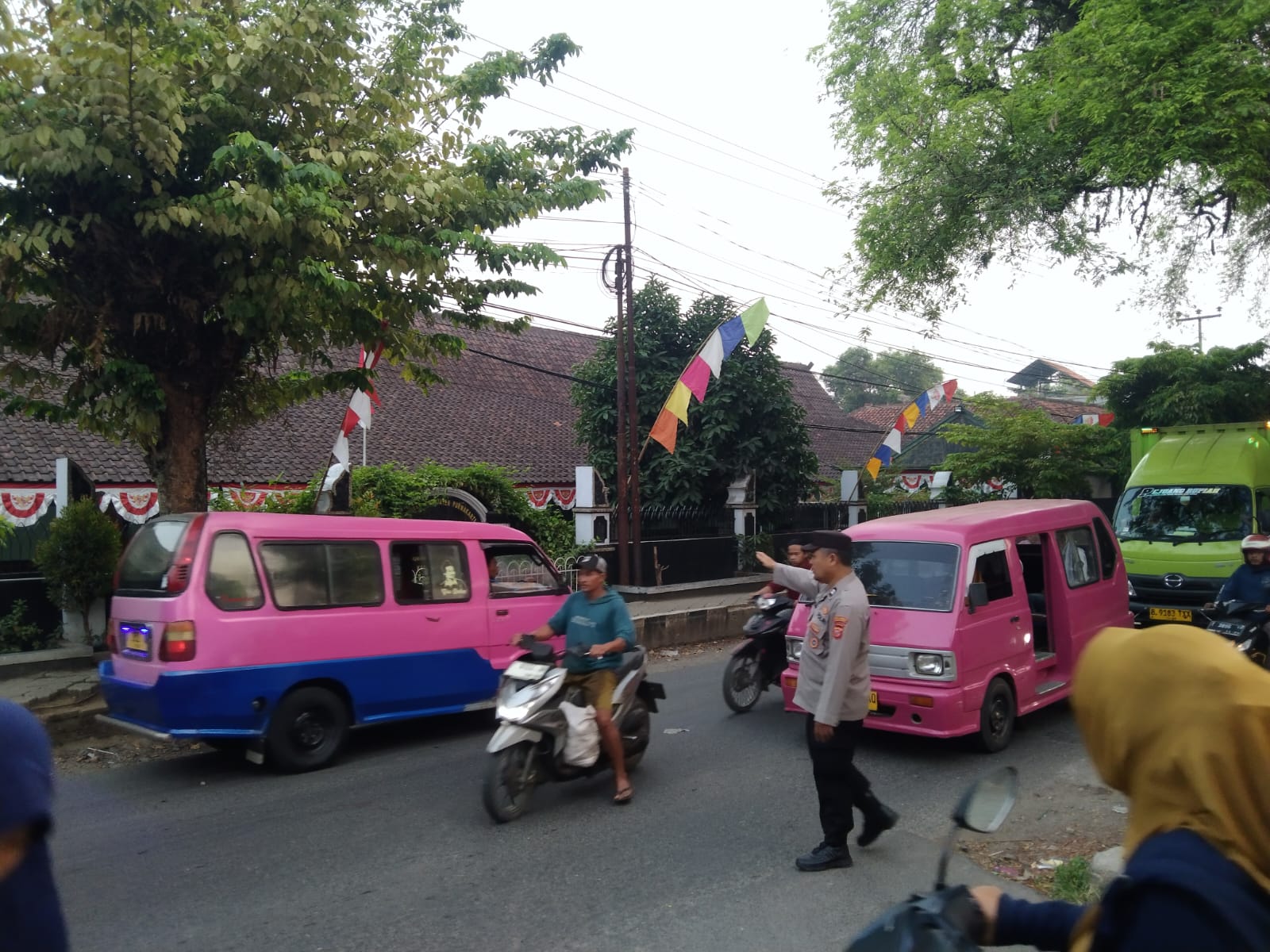 Protap Pagi Polsek Plered, Polisi Hadir Pastikan Aktivitas Warga Berjalan Aman