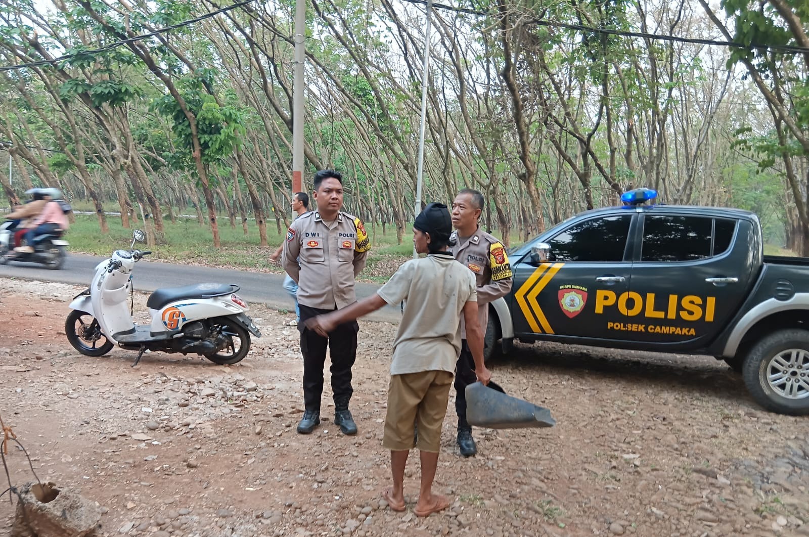 Patroli Perkebunan, Polsek Campaka Ajak Warga Jaga Lingkungan Wujudkan “Jaga Rawat Jawa Barat”