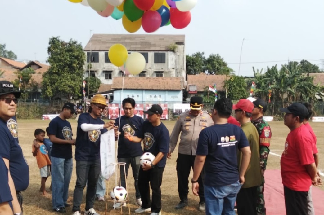 Semarak HUT RI ke-81, Polsek Purwakarta Kota Hadiri Turnamen Sepak Bola Antar-RW di Desa Cilangkap