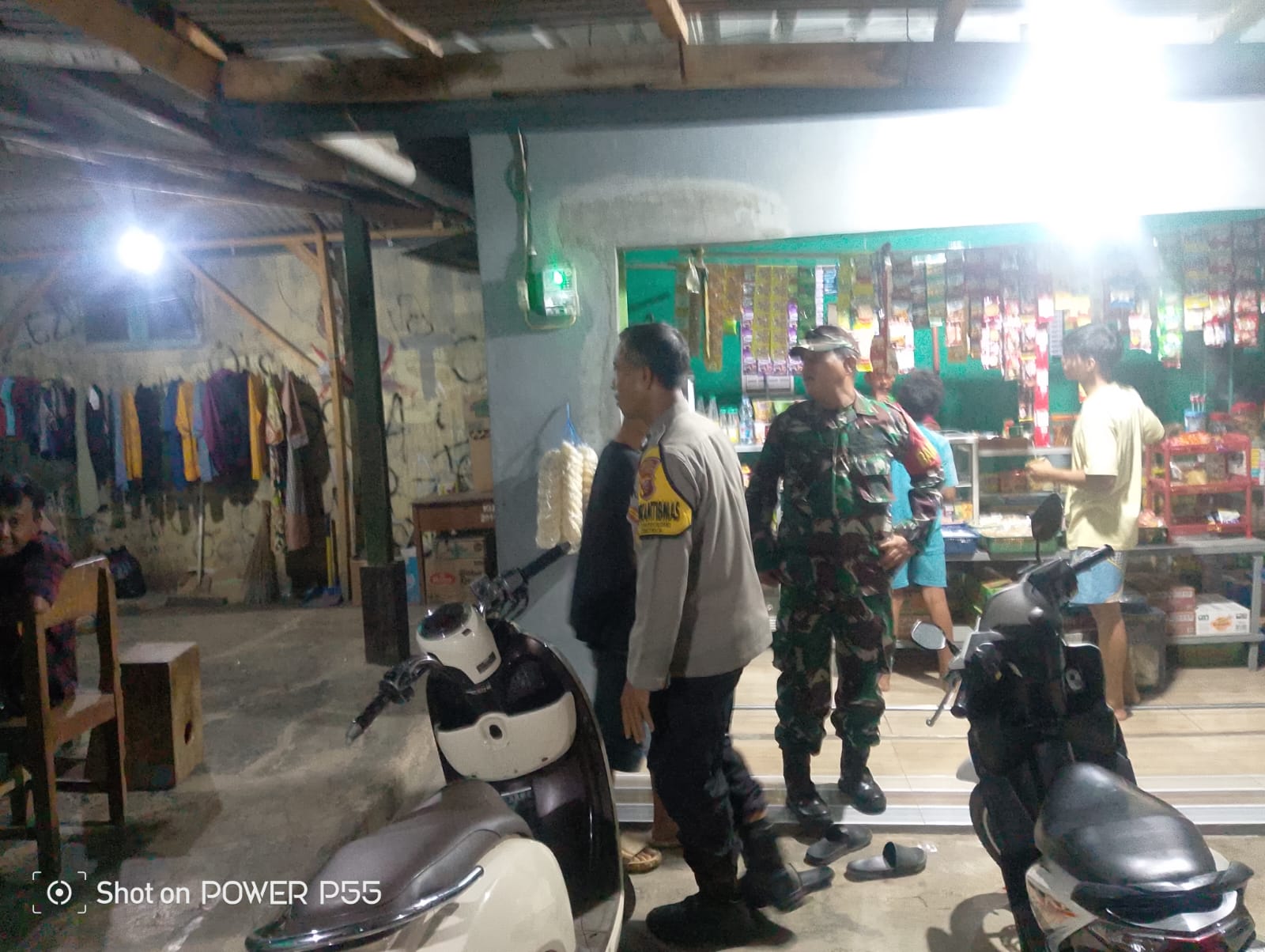 Sinergi Bhabinkamtibmas dan Babinsa, Bersama Warga Perkuat Keamanan Lingkungan Campakasari