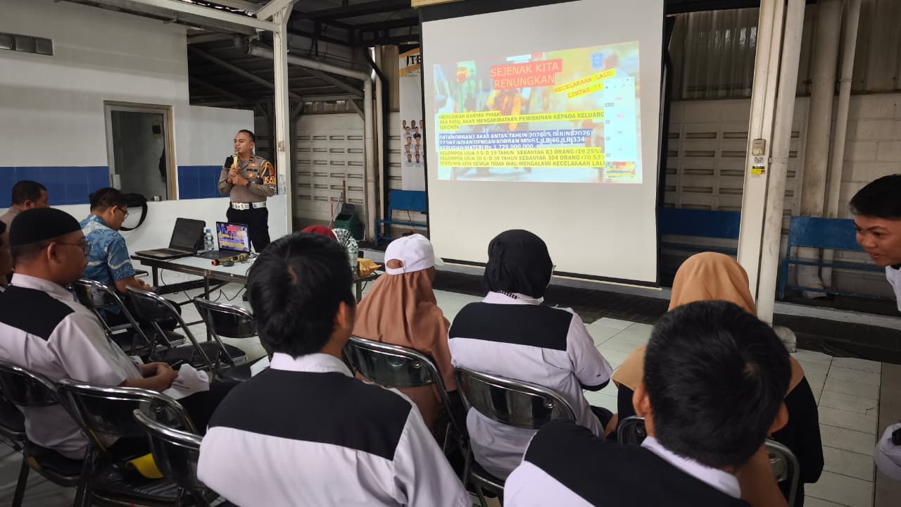 Satlantas Polres Purwakarta Edukasi Karyawan PT JTEKT, Tumbuhkan Budaya Tertib Berlalu Lintas Demi Keselamatan Bersama