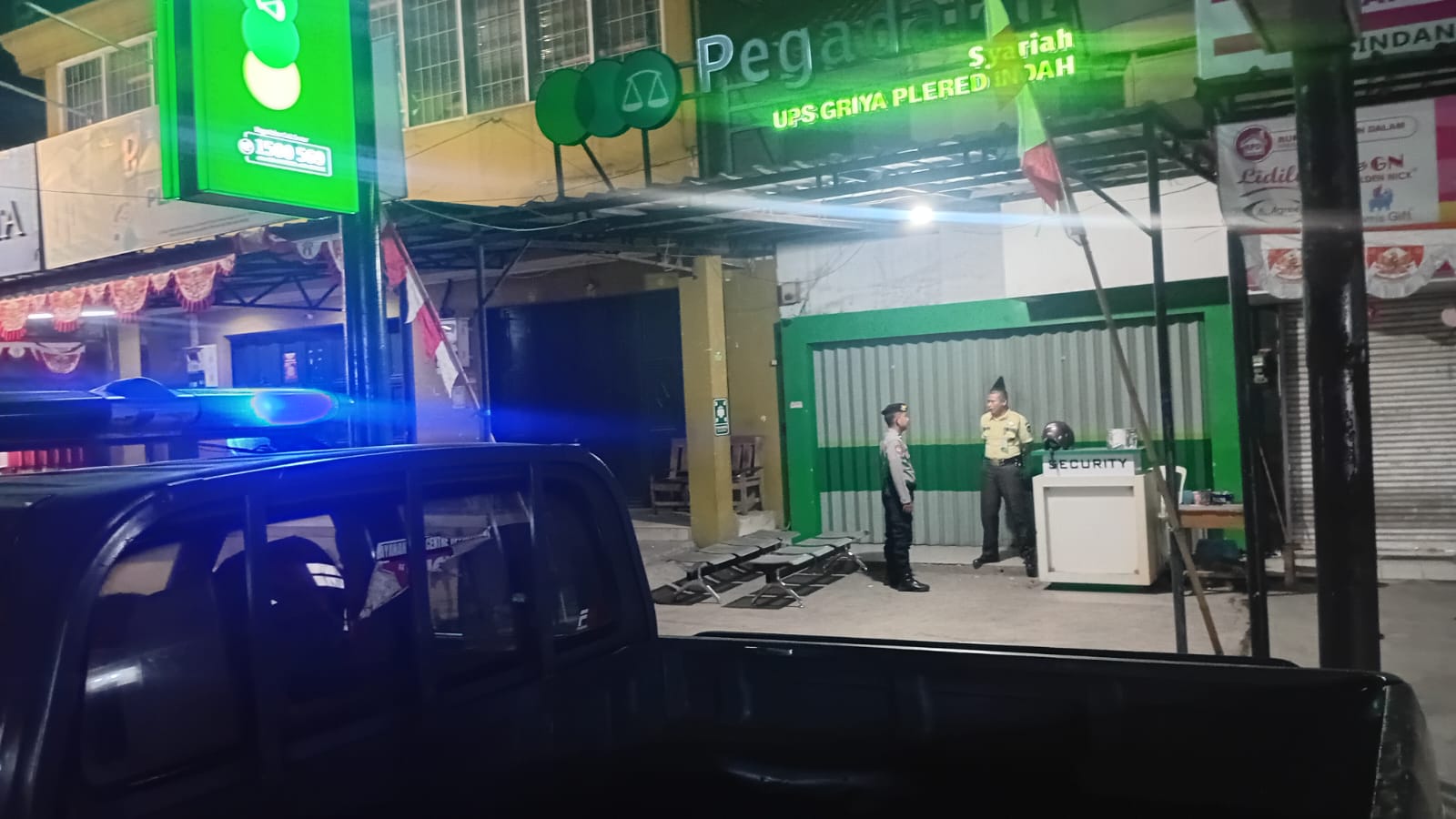 Patroli Blue Light Dini Hari, Polsek Plered Sambangi Objek Vital dan Sapa Petugas Keamanan