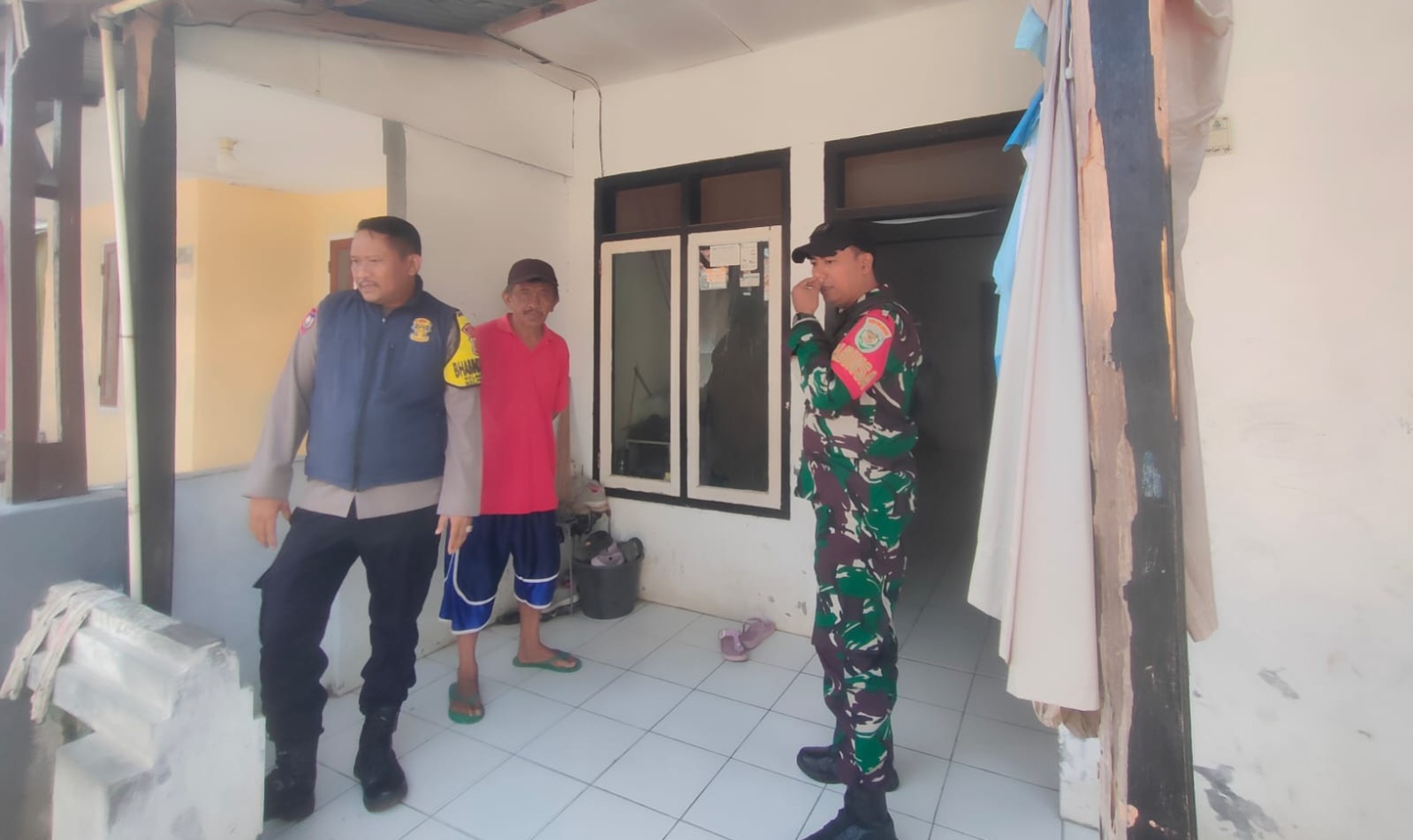 Respons Cepat Bhabinkamtibmas dan Babinsa, Cek Dugaan Pelemparan Kaca Rumah Warga di Nagritengah