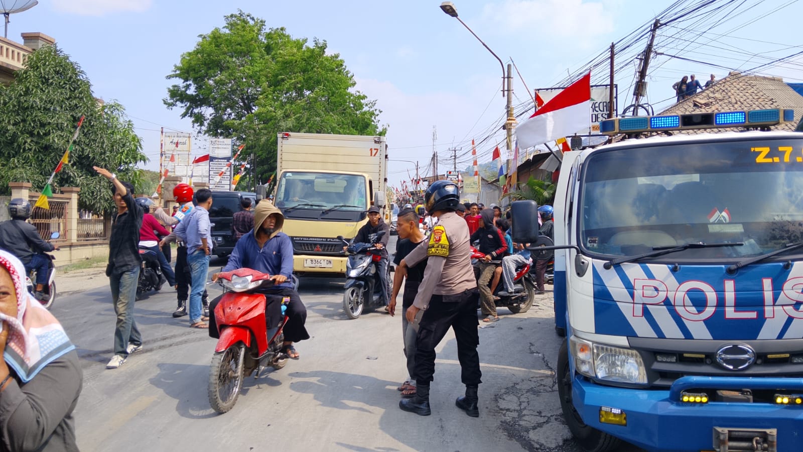 Truk Tabrak Rumah Warga di Cilalawi, Polisi Bergerak Cepat Amankan TKP dan Evakuasi Kendaraan
