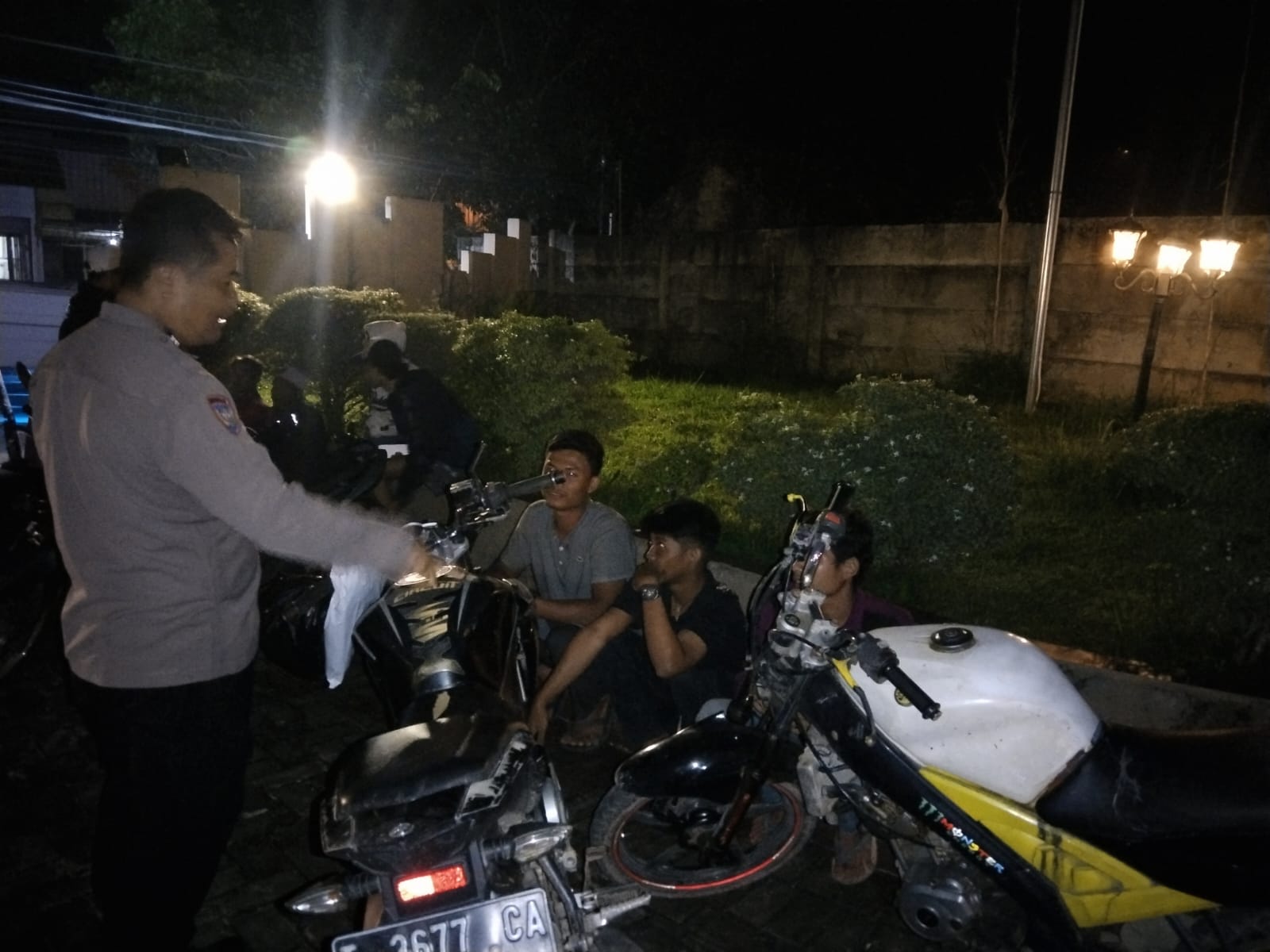 Rutin Lakukan Patroli Malam, Polsek Plered Ingatkan Warga Soal Kamtibmas Ke Masyarakat