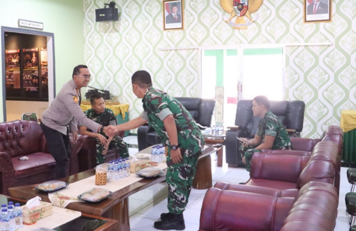 Perkuat Sinergitas TNI-Polri, Kapolres Purwakarta Silaturahmi ke Yonarmed 9/Pasopati