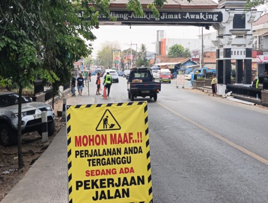 Pemeliharaan Gapura, Satlantas Pastikan Arus Tetap Aman