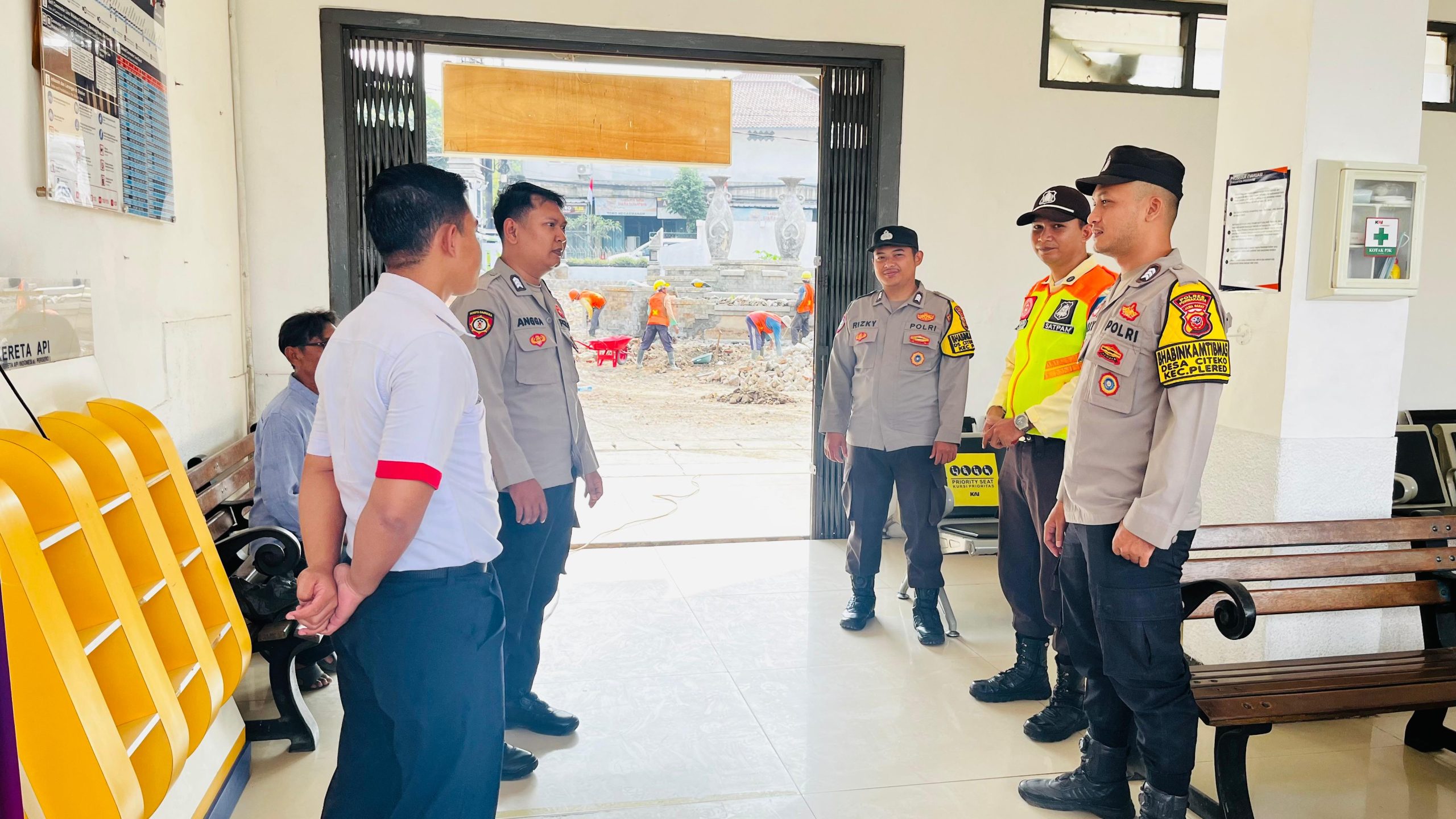 Demi Masyarakat, Polsek Plered Gecar Lakukan Patroli dan Pengamanan Objek Vital