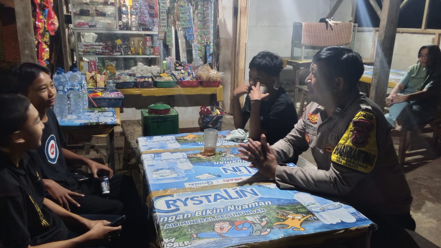 Bukan Sekadar Menegur, Bhabinkamtibmas Sarankan Anak-anak Tidak Main di Luar Rumah Saat Larut Malam