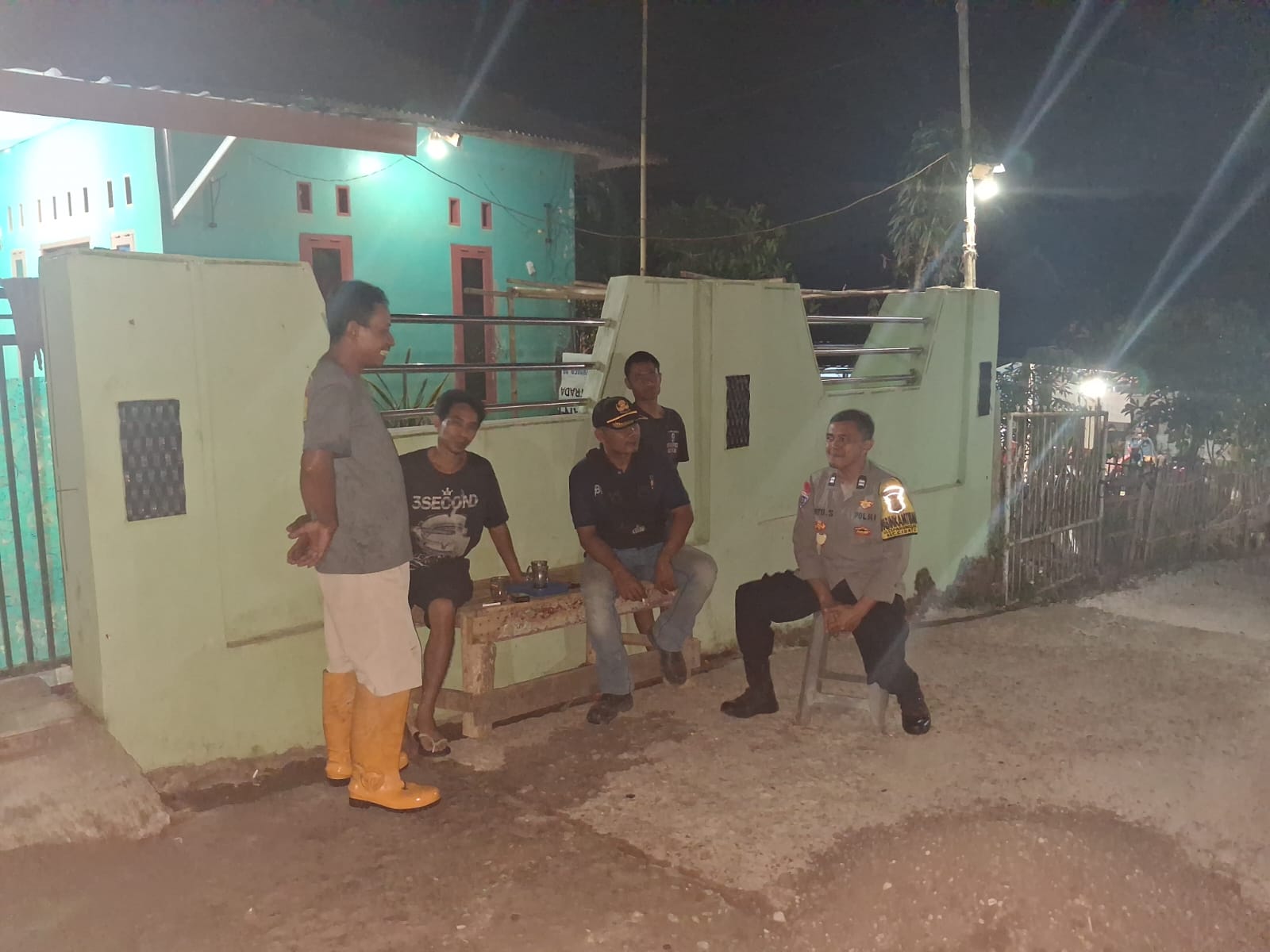 Dari Obrolan Santai, Polisi Cibatu Serap Informasi Keamanan dari Warga