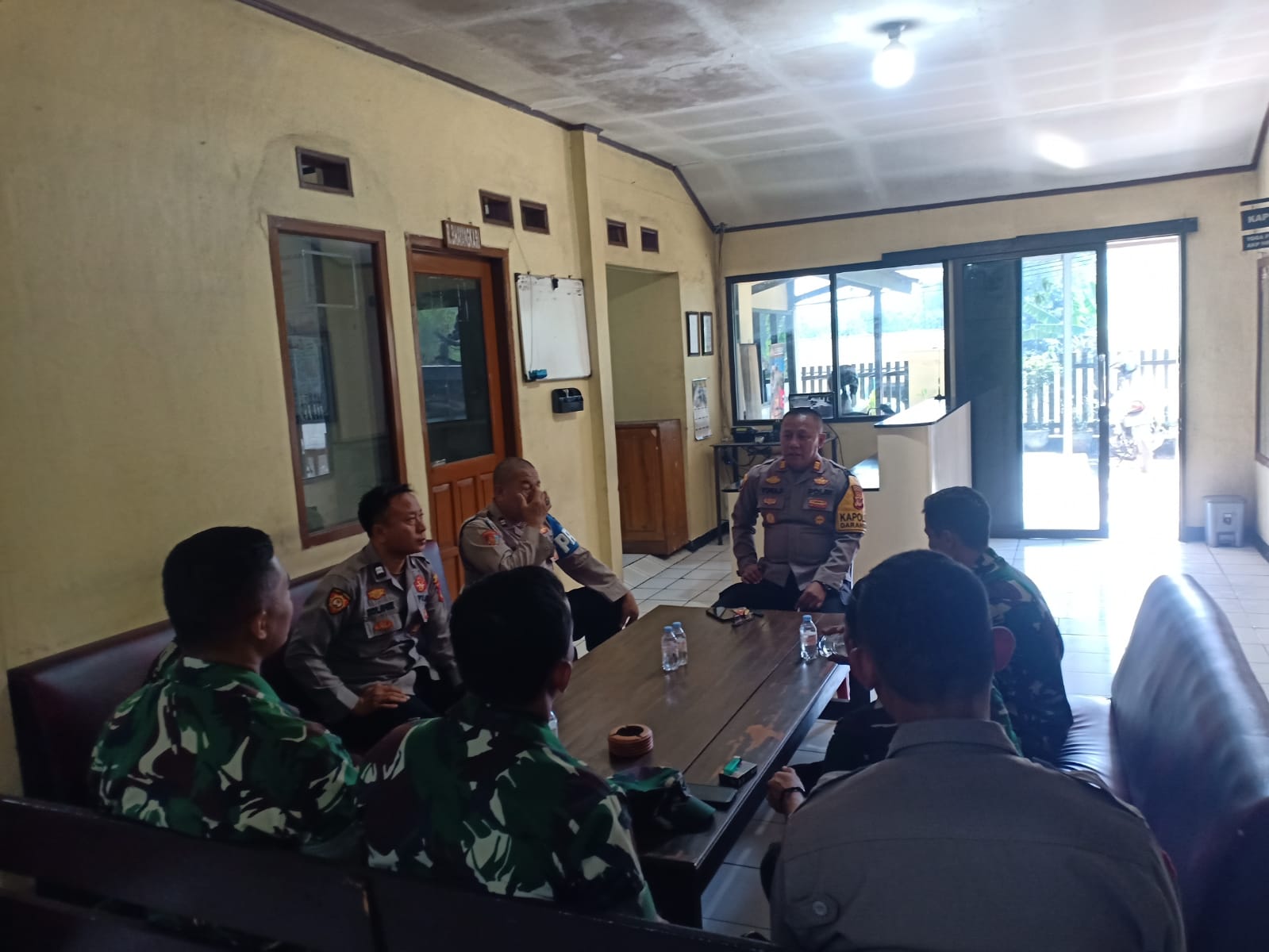 Kapolsek Darangdan Terima Kunjungan Siswa OTJ Dikbabinsa, Pererat Sinergitas TNI-Polri