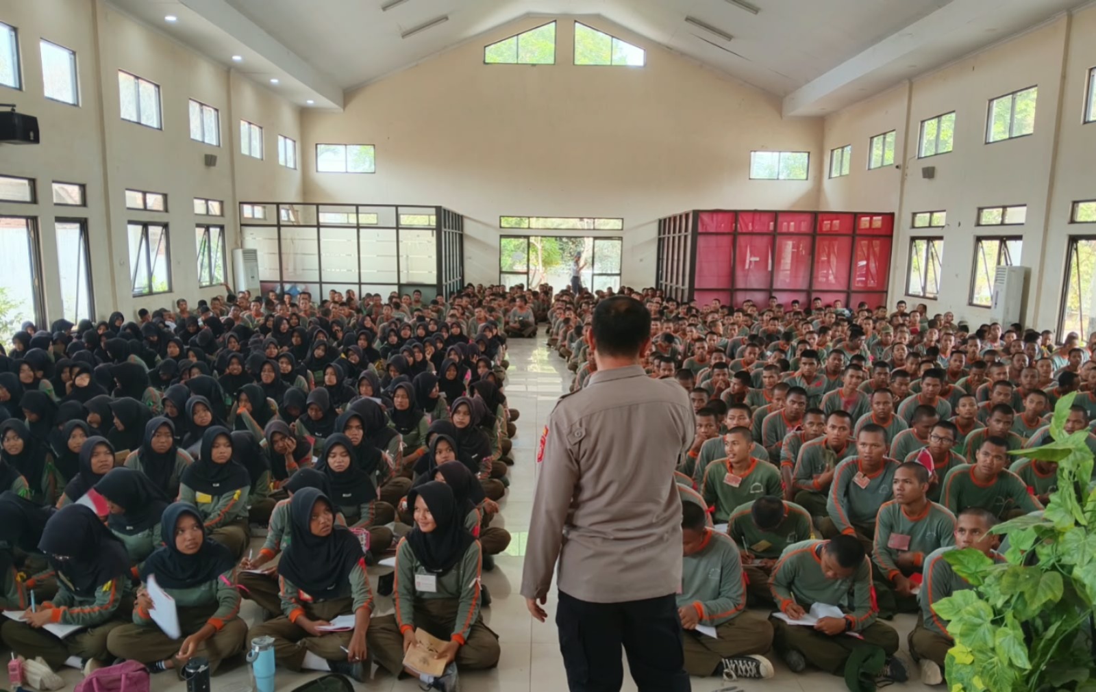 Latihan Dasar Ketarunaan, Sat Binmas Polres Purwakarta Tanamkan Disiplin dan Karakter kepada 750 Pelajar