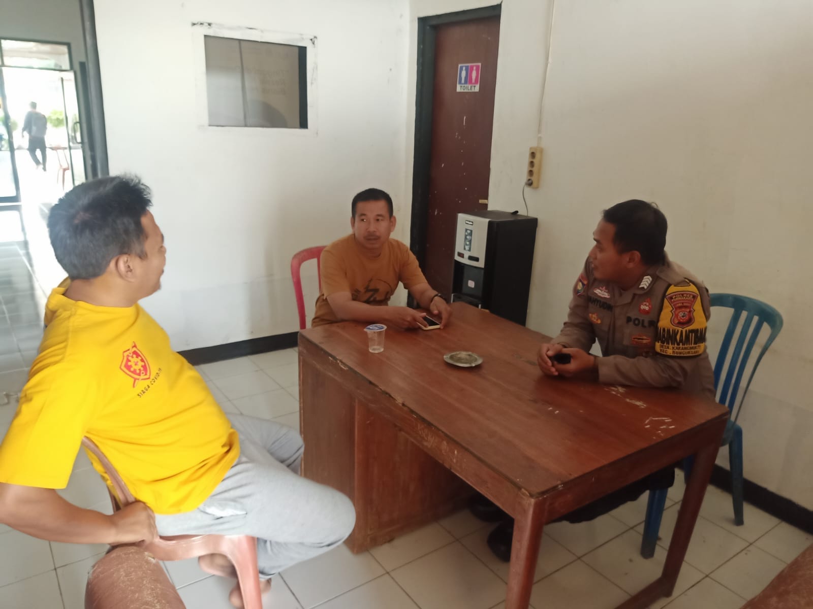Bhabinkamtibmas Karangmukti Perkuat Komunikasi dengan Warga, Jaga Keamanan Lingkungan
