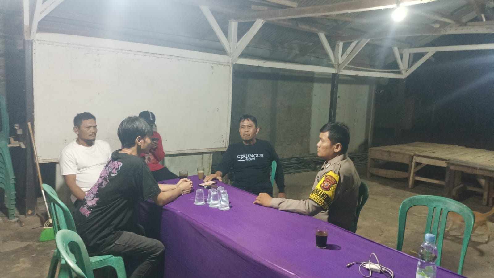 Binkamling Malam, Polsek Bungursari Perkuat Kewaspadaan Warga Desa Cibungur