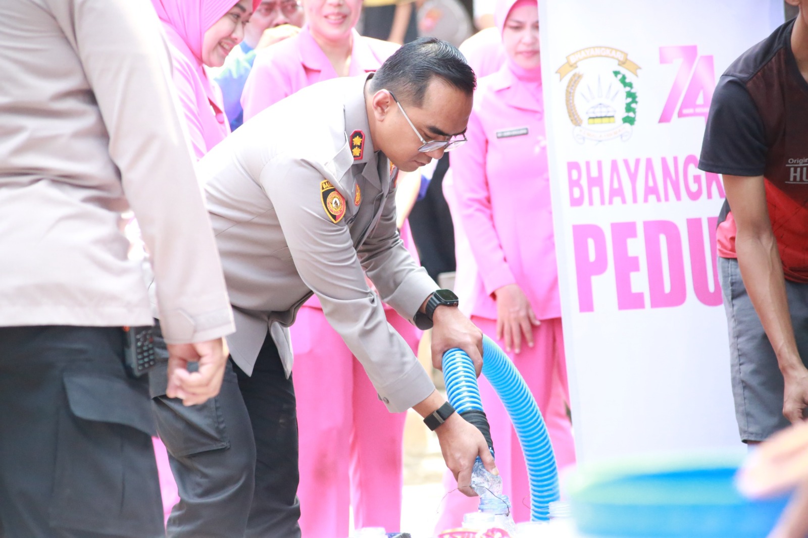 Berbagi Air Bersih, Hadirkan Harapan di Tengah Kemarau