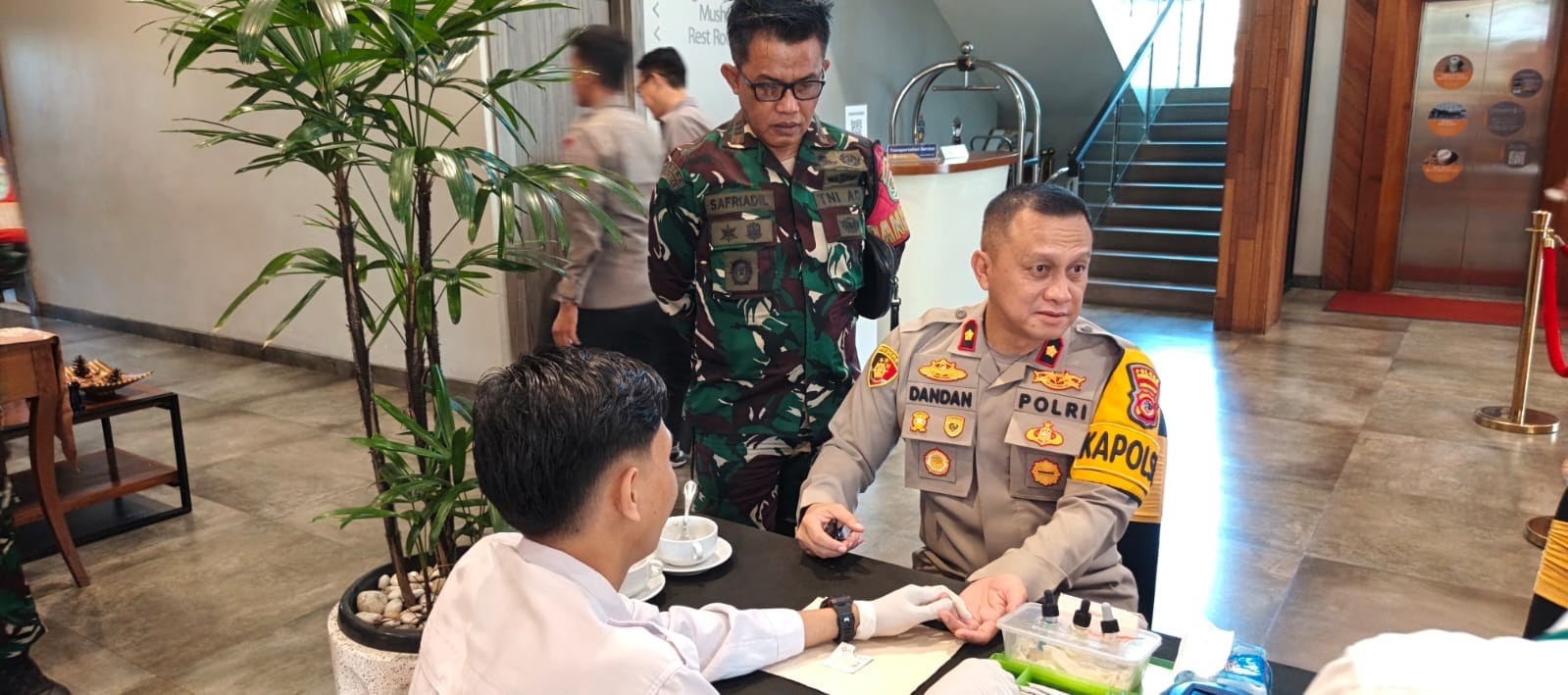 Donor Darah HUT ke-11 Harper Hotel, Polsek Bungursari Dukung Aksi Kemanusiaan