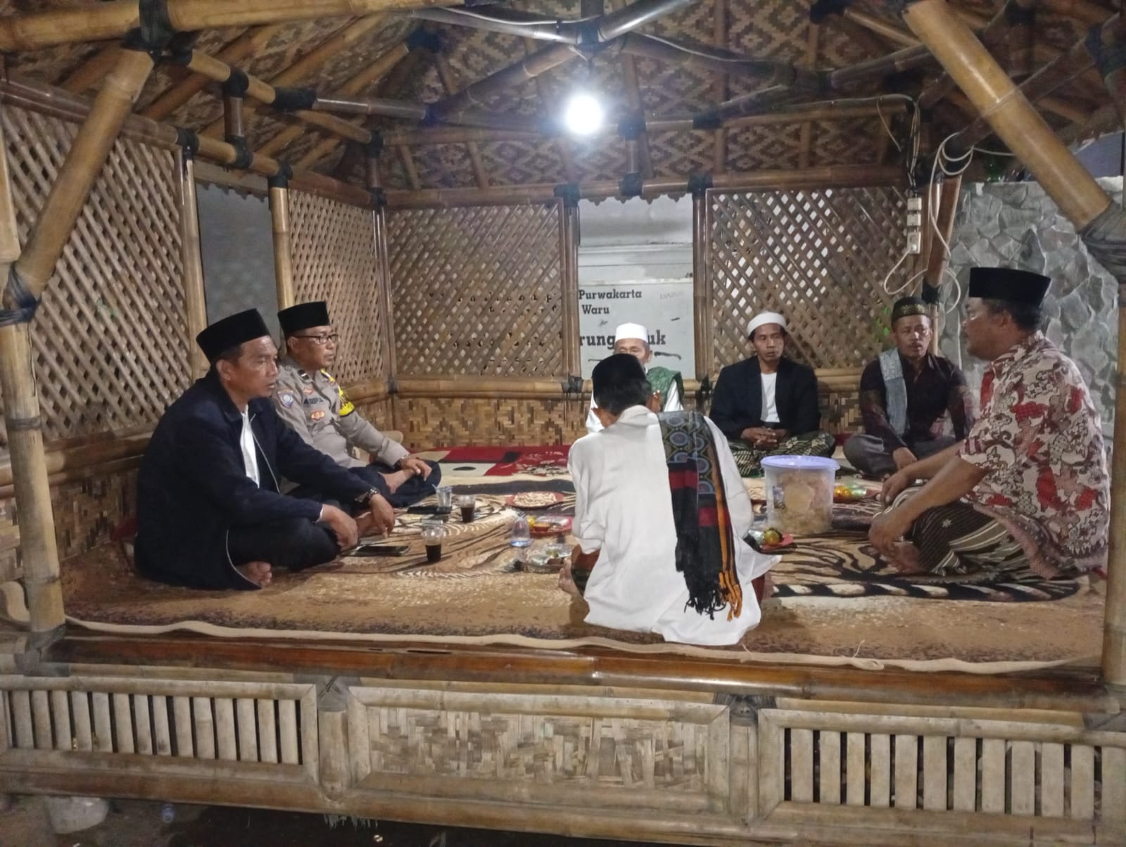 Pererat Silaturahmi Antara Ulama Dan Umaro, Polsek Plered Jalin Silaturahmi Dengan Tokoh Agama