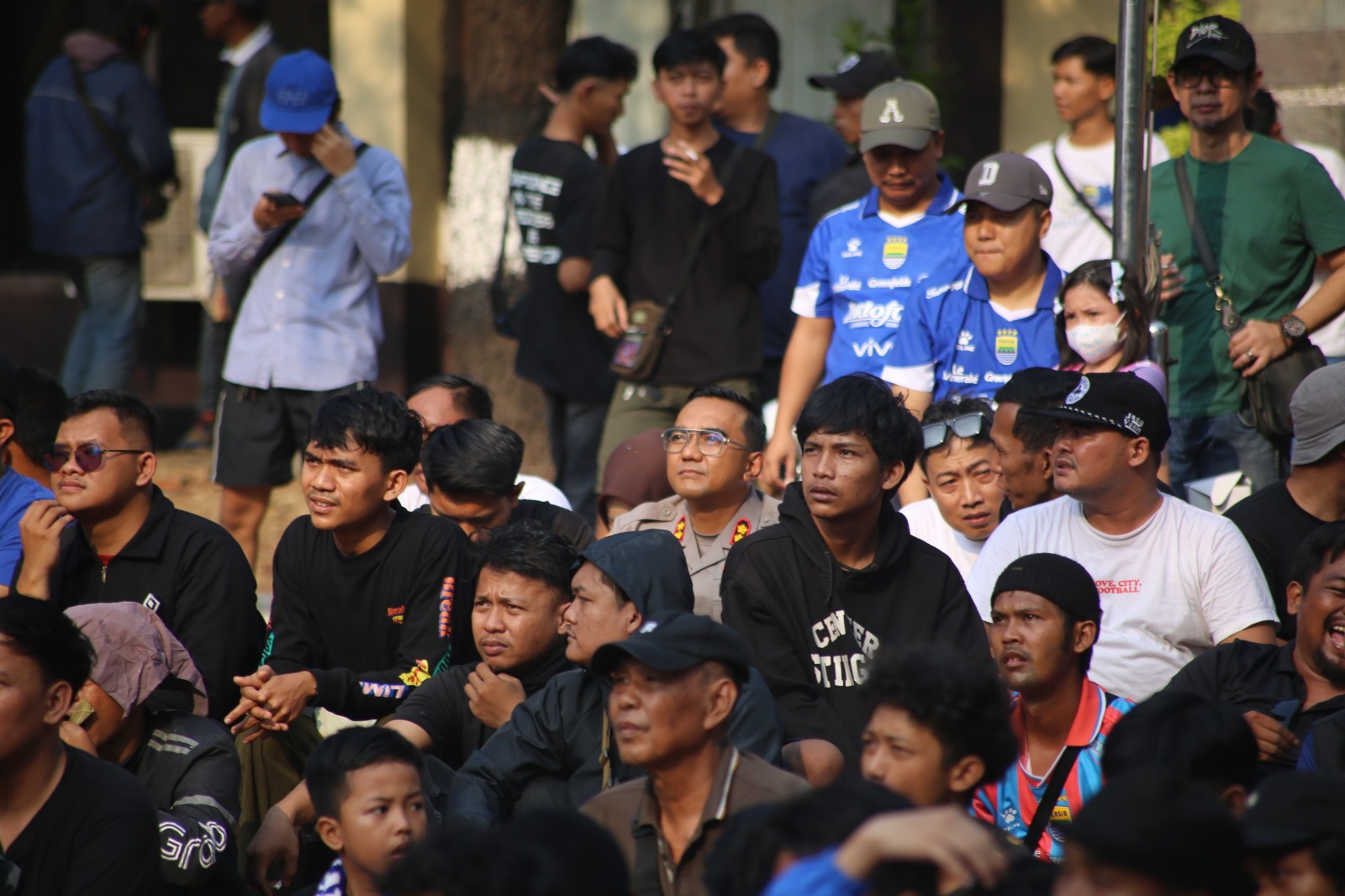 Nobar Persija vs Persib di Polres Purwakarta, Kapolres Berbaur dengan Penonton: Rivalitas Dalam Pertandingan Boleh, Persaudaraan Tetap Dijaga
