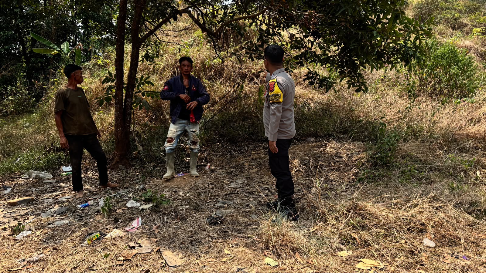 Cegah Karhutla, Bhabinkamtibmas Margaluyu Ajak Warga Peduli dan Jaga Lingkungan