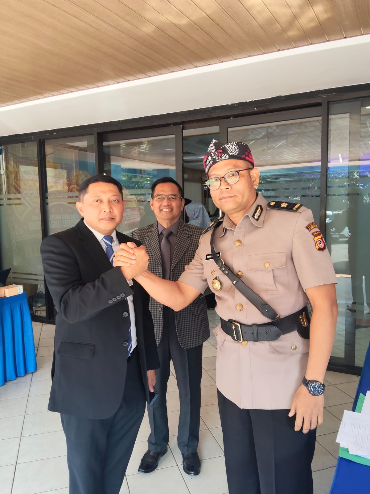 Jalani Tugas sebagai Polisi dan Dosen, Kompol Dr. H. Iwan Rasiwan Raih Jabatan Fungsional Lektor