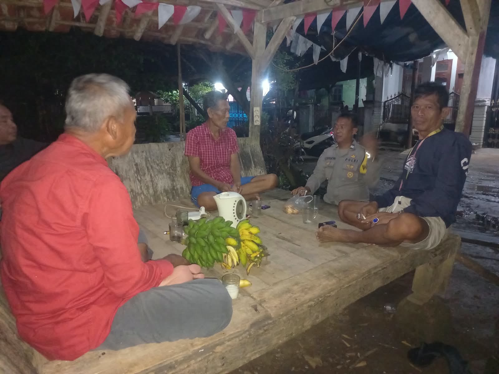 Bhabinkamtibmas Desa Cibodas Sambangi Satkamling, Tingkatkan Kewaspadaan Kamtibmas