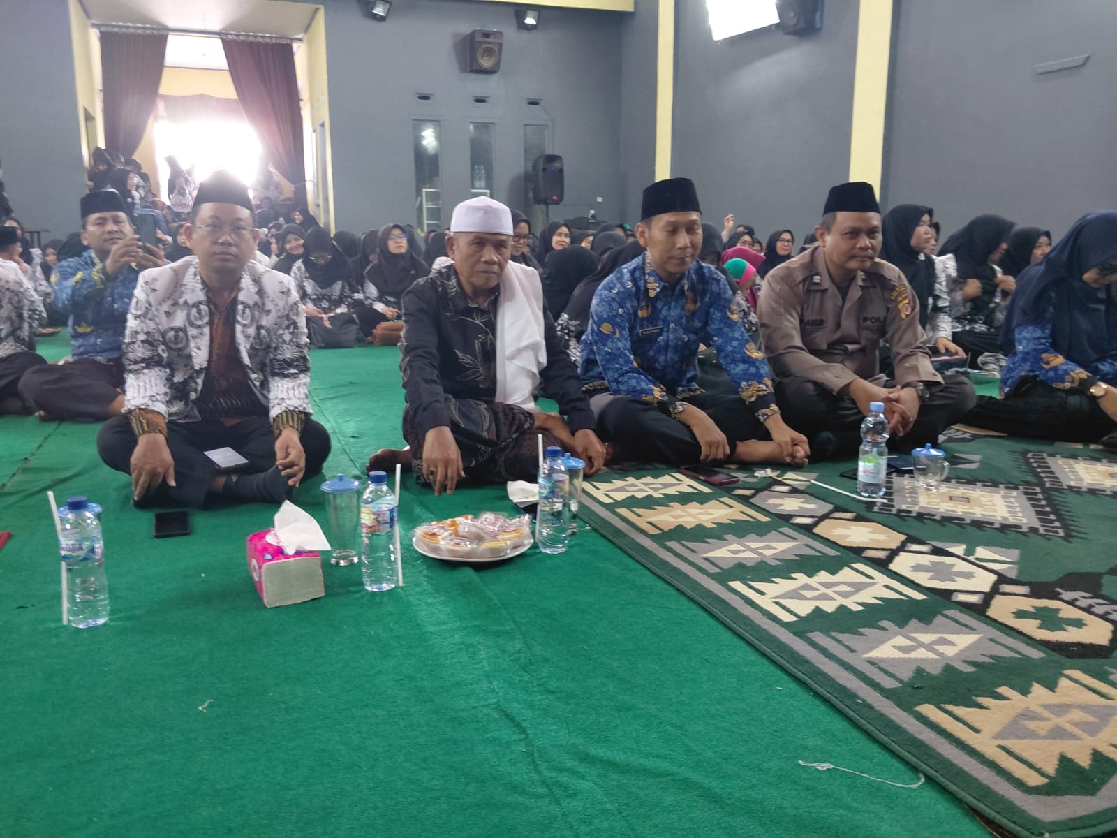Pererat Silaturahmi Lewat Pendekatan Humanis, Polsek Bojong Hadiri Peringatan Maulid Nabi Bersama PGRI