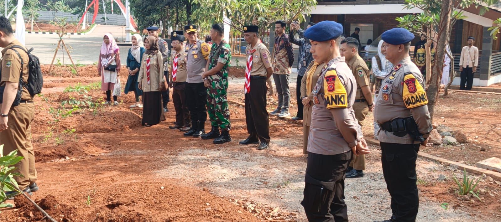 Sinergitas TNI-Polri dan Unsur Pemerintahan Perkuat Pengamanan Penutupan Ketarunaan SMKN Manusia Unggul