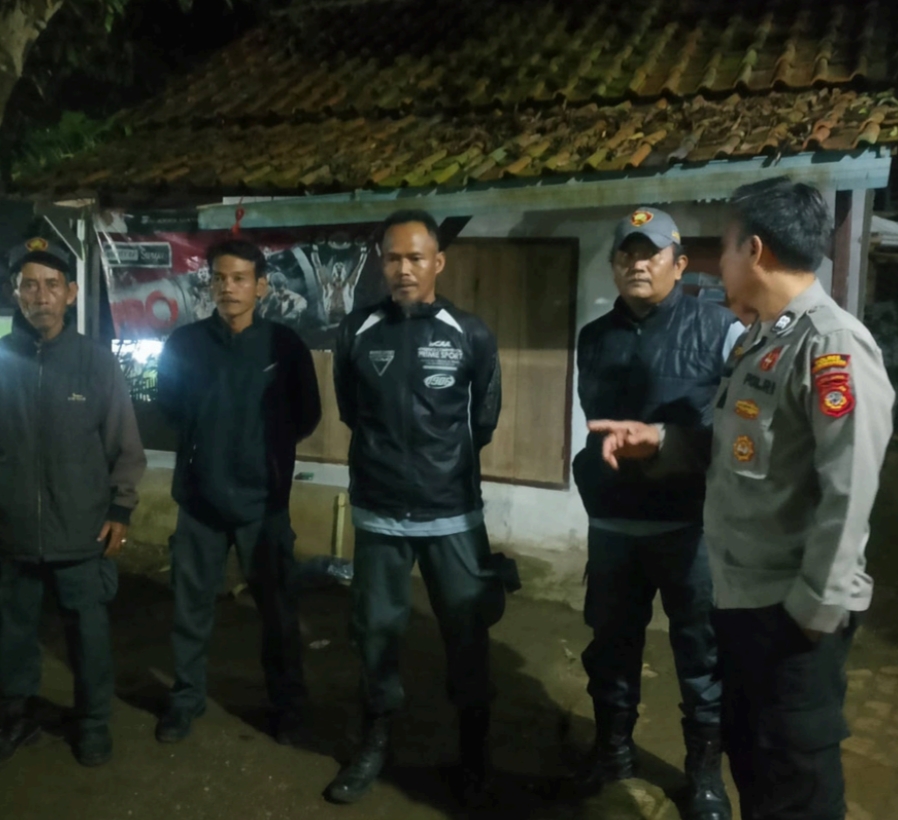 Bhabinkamtibmas Desa Depok Sambangi Linmas dan Warga, Jaga Kamtibmas Tetap Kondusif