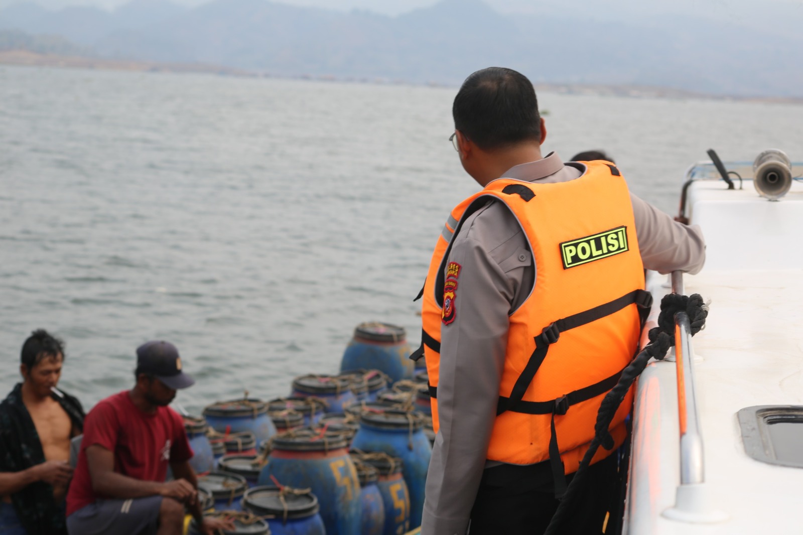 Pastikan Keselamatan Warga, Kapolres Purwakarta Patroli Air di Waduk Jatiluhur