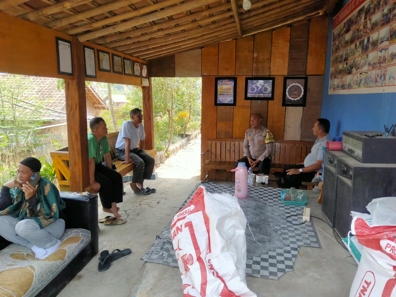 Gelar Jumat Curhat, Polsek Plered Selalu Hadir Ditengah Masyarakat