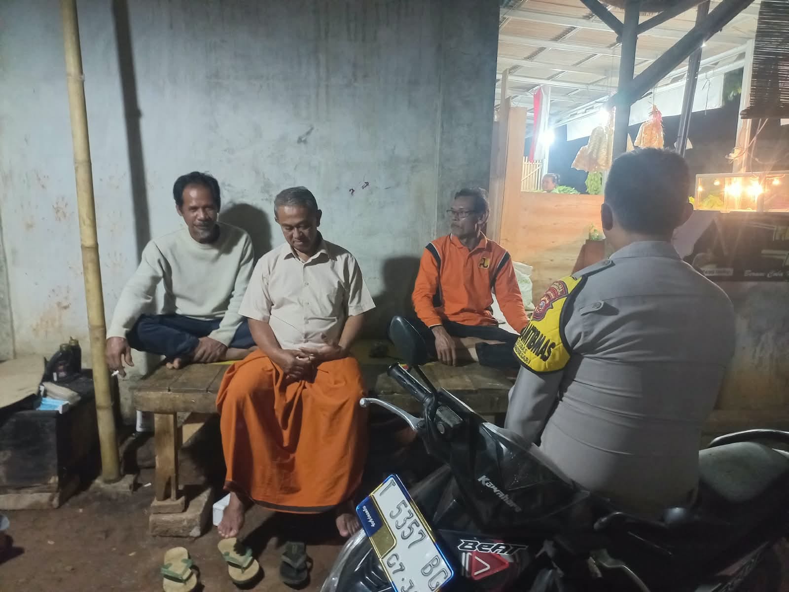 Sat Kamling Cibodas Diperkuat, Bhabinkamtibmas Ingatkan Warga Waspadai C3 dan Karhutla