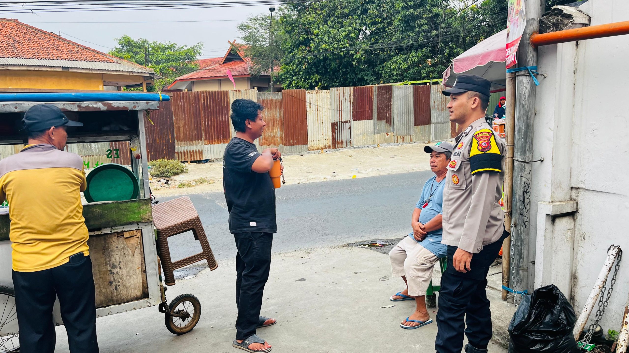 Polsek Plered Lakukan Patroli Dialogis Untuk Sampaikan Imbauan Kamtibmas Ke Masyarakat