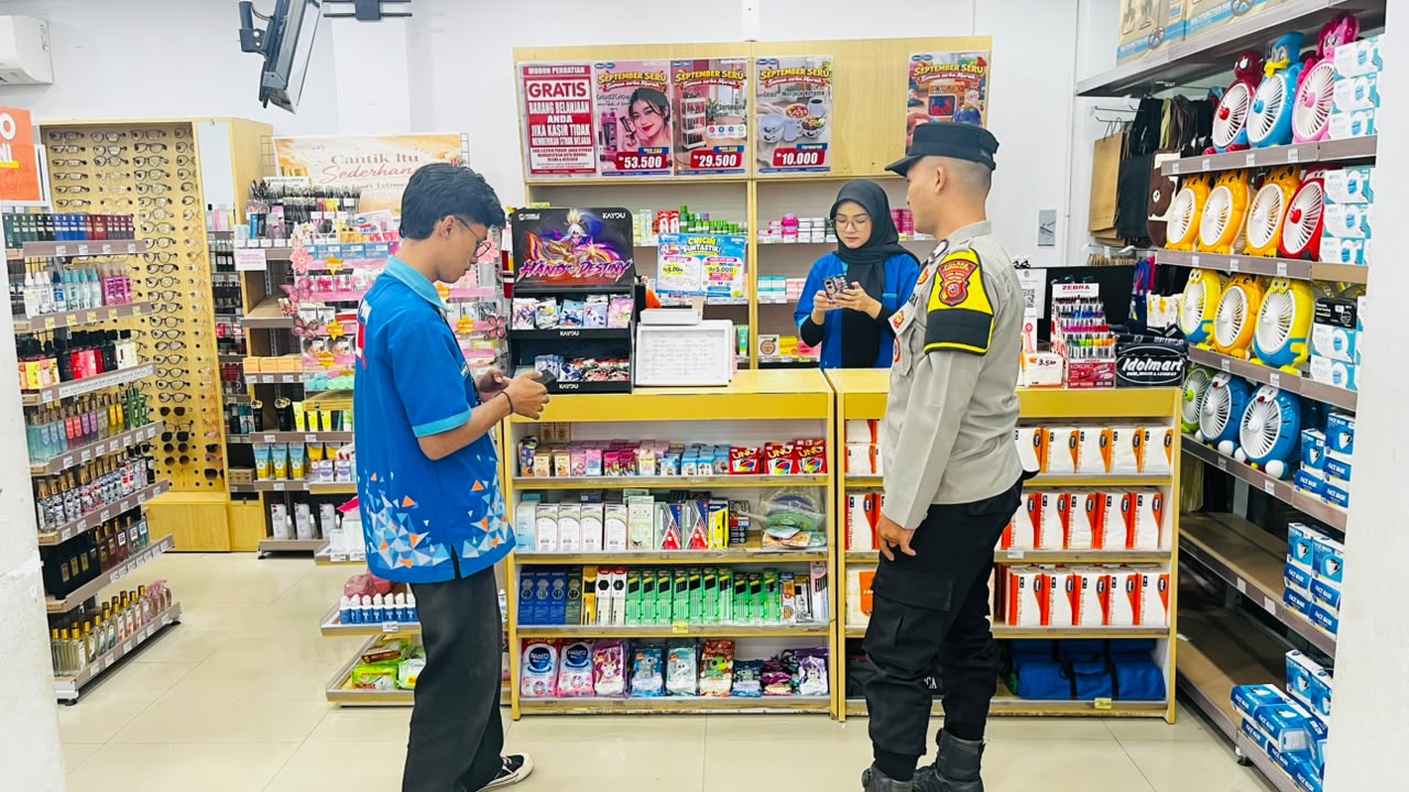 Patroli Ke Minimarket, Polsek Plered Ciptakan Rasa Aman Untuk Masyarakat