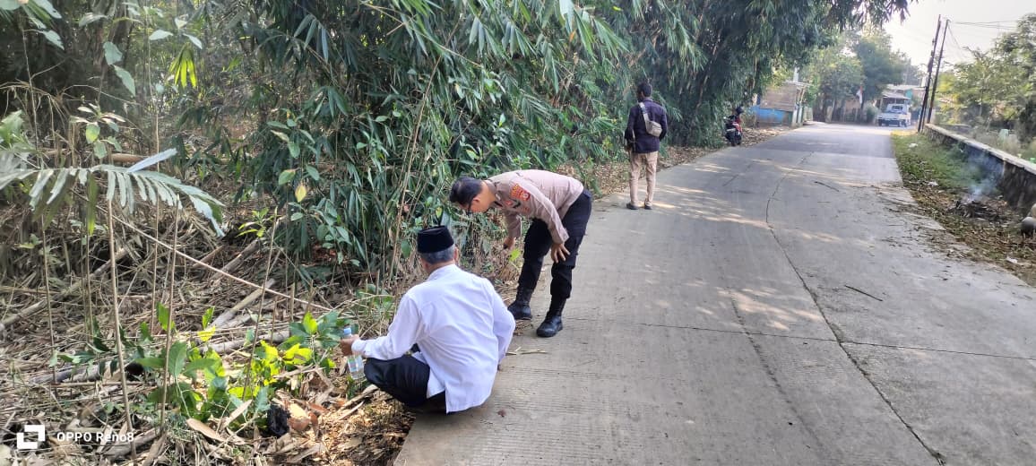 Selaras Dengan Progam Pemerintah, Polsek Plered Ikut Ngosrek Bareng Warga