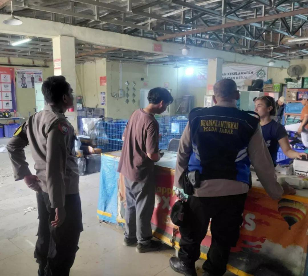Polsek Darangdan Gelar KRYD, Sasar Gudang Ekspedisi J&T