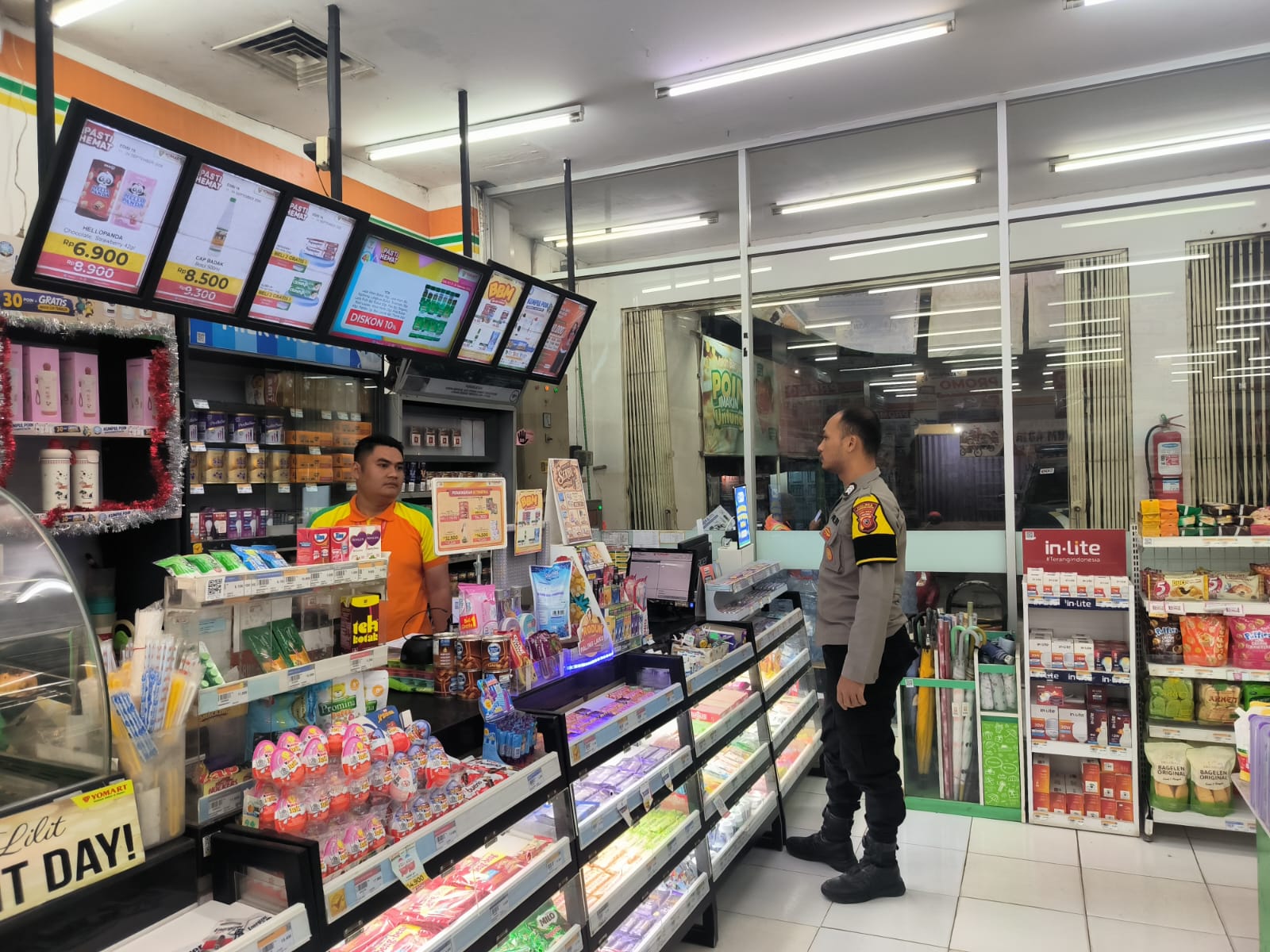 Patroli Ke Minimarket, Polsek Plered Ciptakan Rasa Aman Untuk Masyarakat