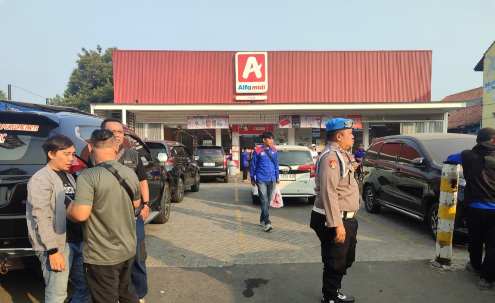Polsek Purwakarta Kota Monitor Pemberangkatan Massa KSPSI ke Jakarta, Kedepankan Komunikasi dan Pengamanan Humanis