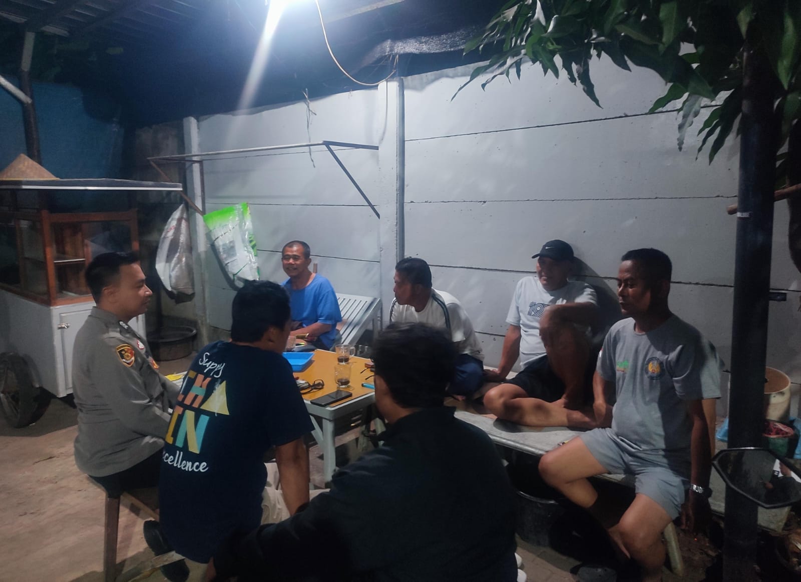 Jaga Kondusivitas Malam Hari, Bhabinkamtibmas Wanakerta Perkuat Siskamling Cegah C3