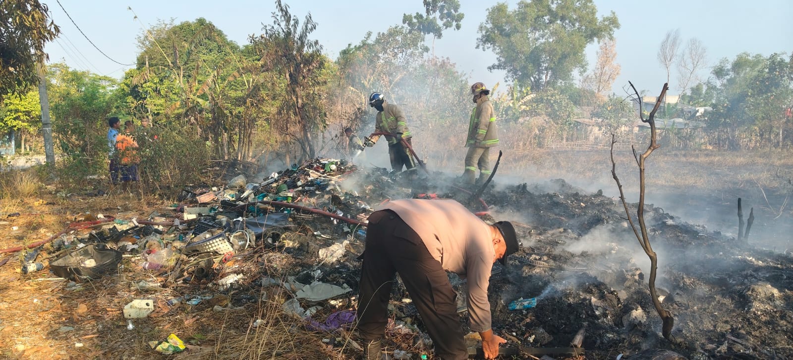 Polsek Bungursari Gerak Cepat Tangani Kebakaran Lahan di Cibodas, Api Berhasil Dipadamkan
