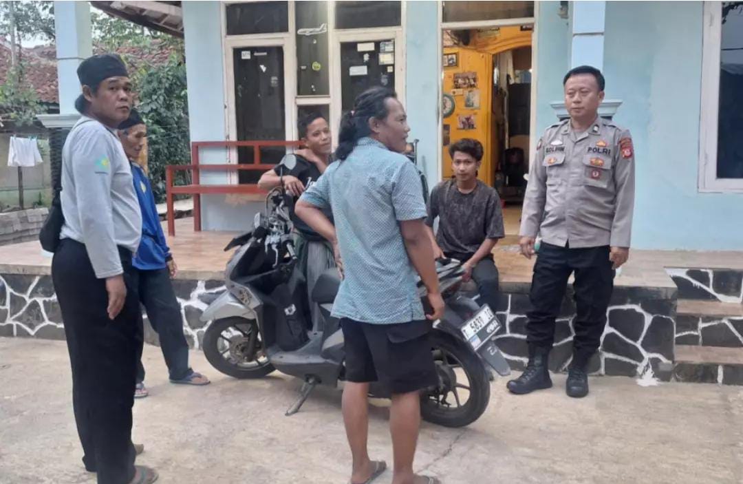 Bhabinkamtibmas Polsek Darangdan Sambangi Warga Kp. Cijeler, Sampaikan Imbauan Kamtibmas
